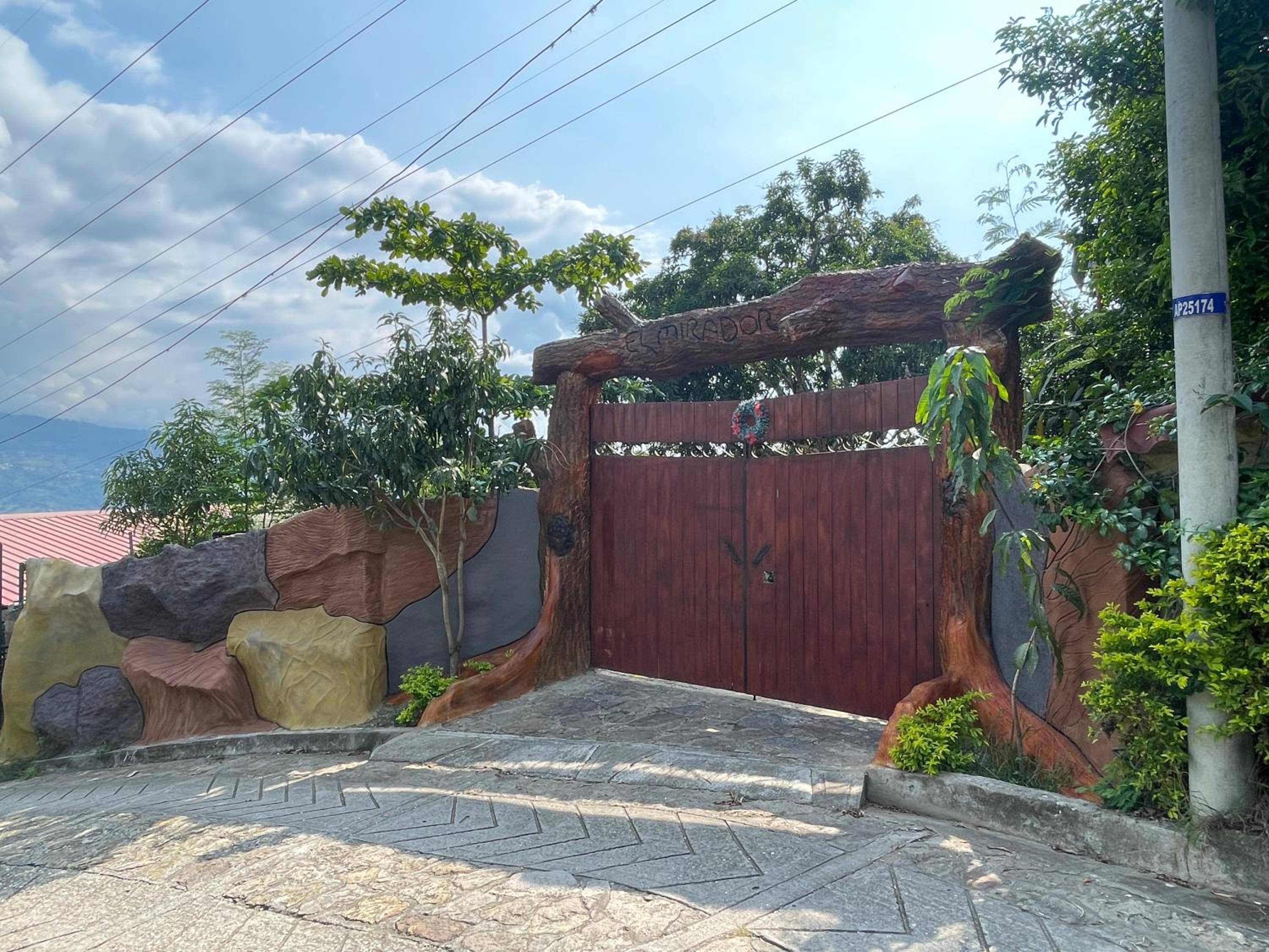 Hotel Caverna El Mirador - La Mesa - Image 1