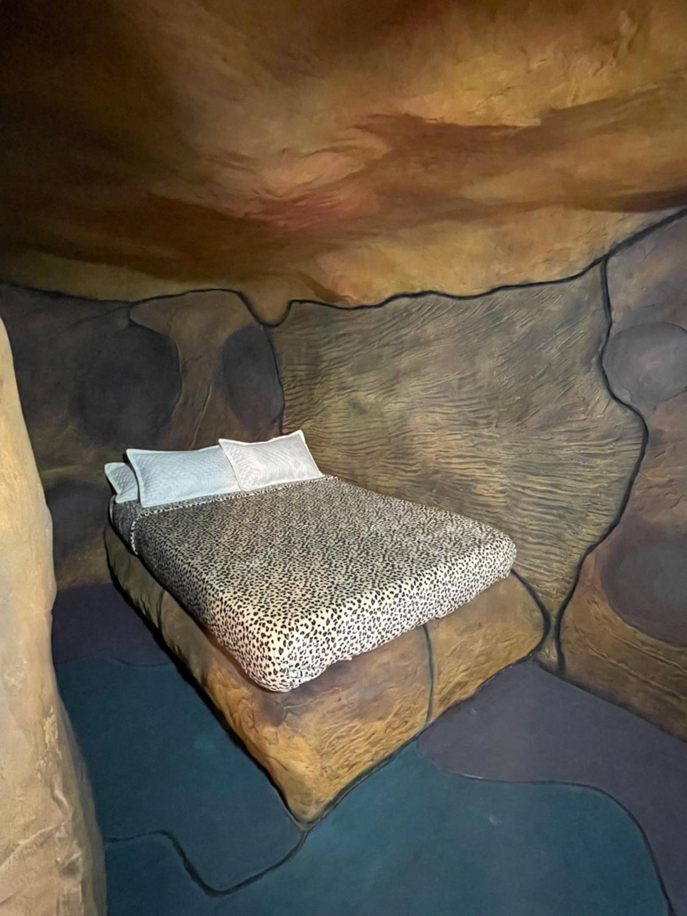 Caverna El Mirador - La Mesa