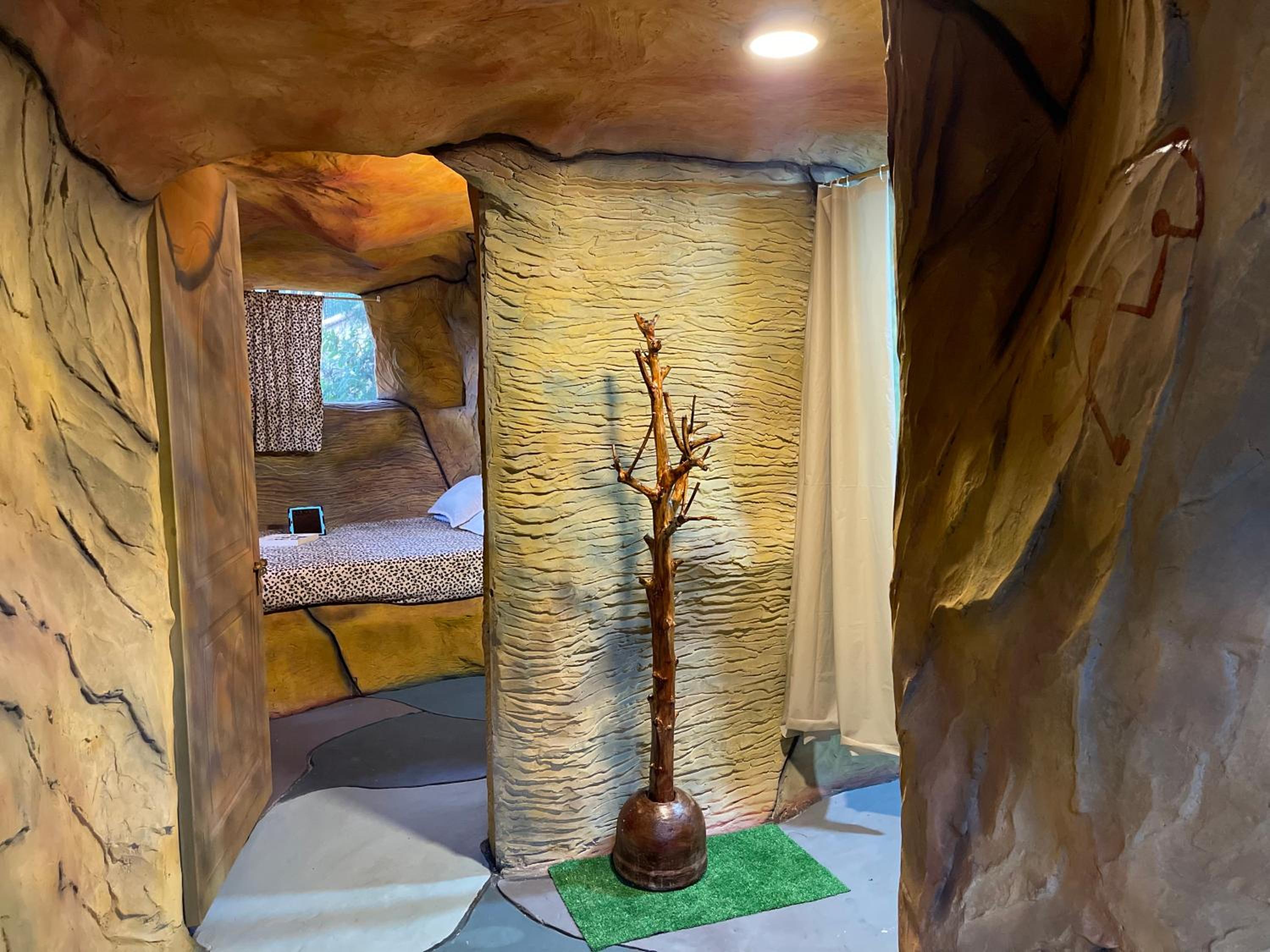 Caverna El Mirador - La Mesa