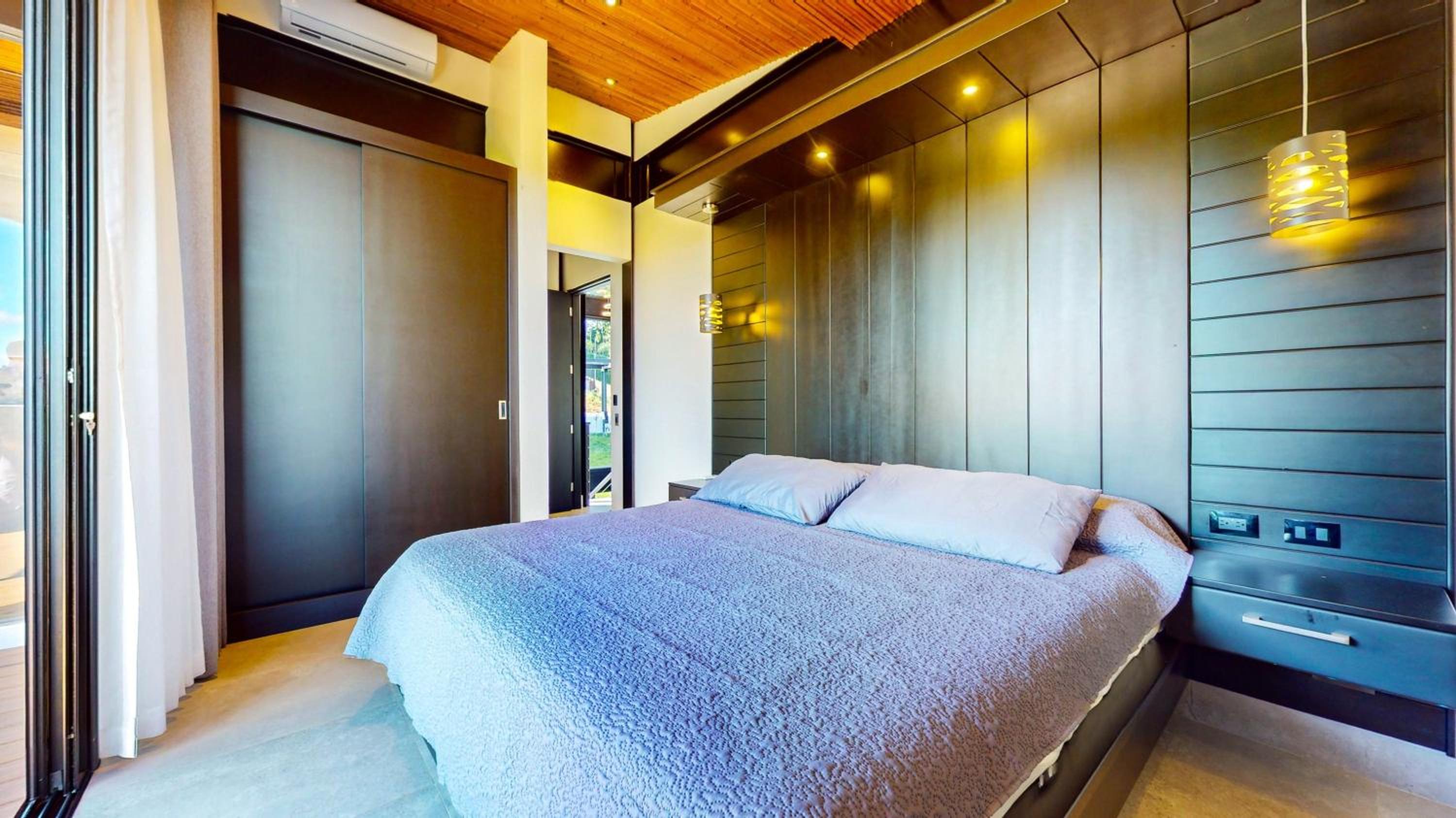 Odyssey Villa, 3 bedrooms with Pool!