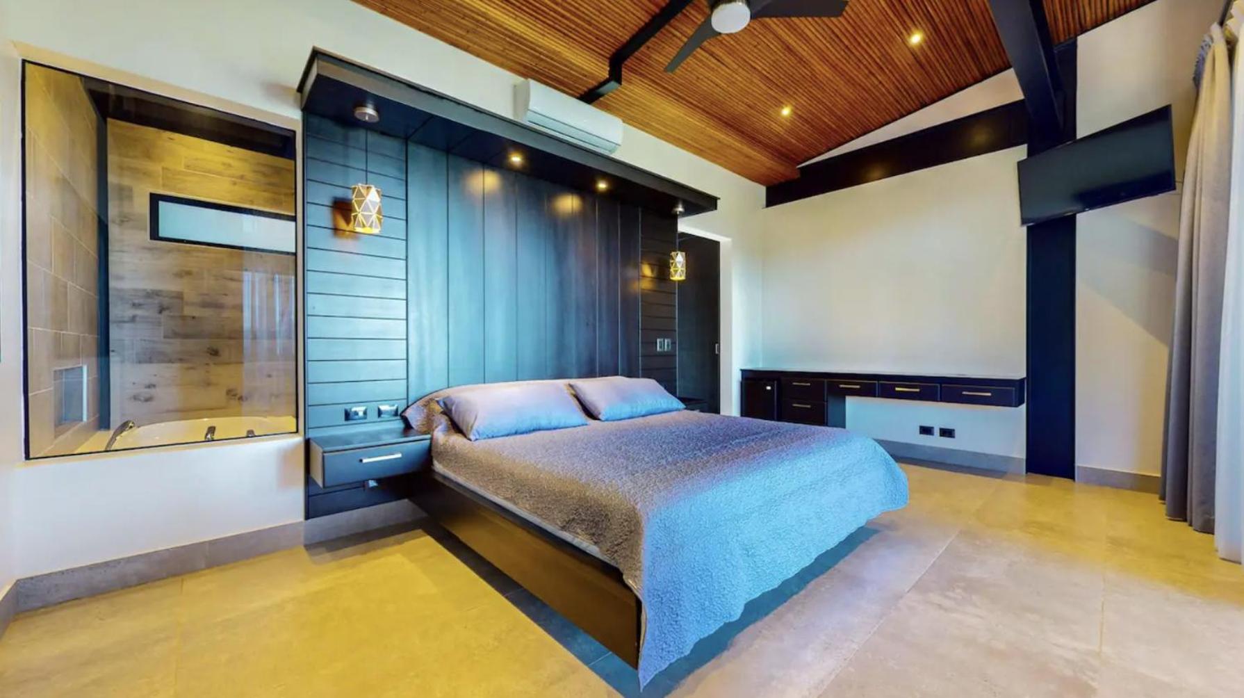 Odyssey Villa, 3 bedrooms with Pool!