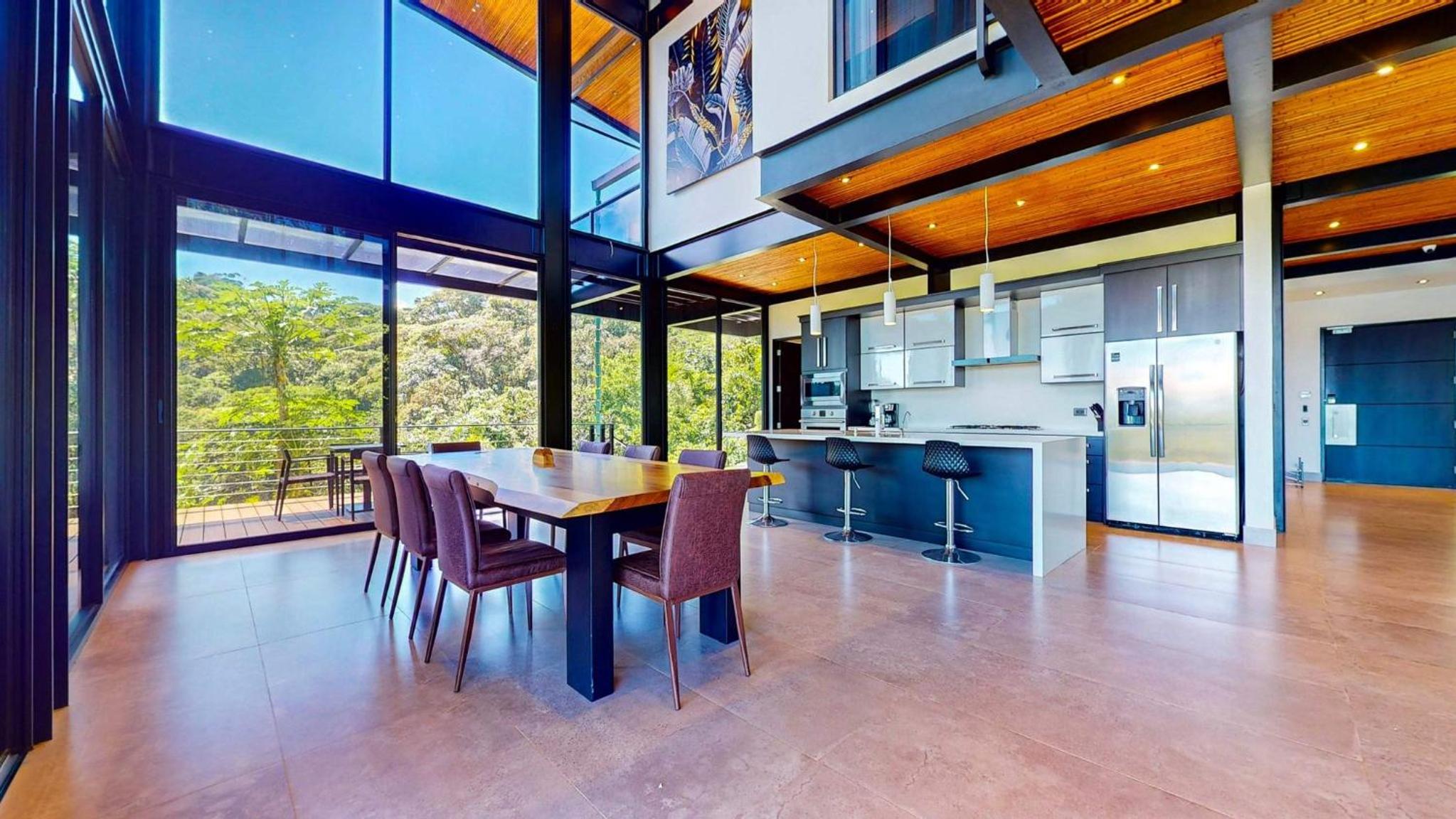 Odyssey Villa, 3 bedrooms with Pool!