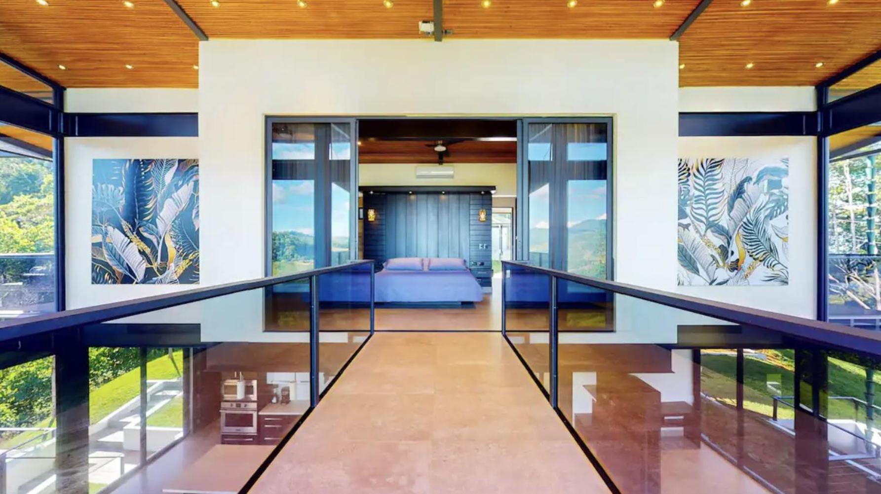 Odyssey Villa, 3 bedrooms with Pool!