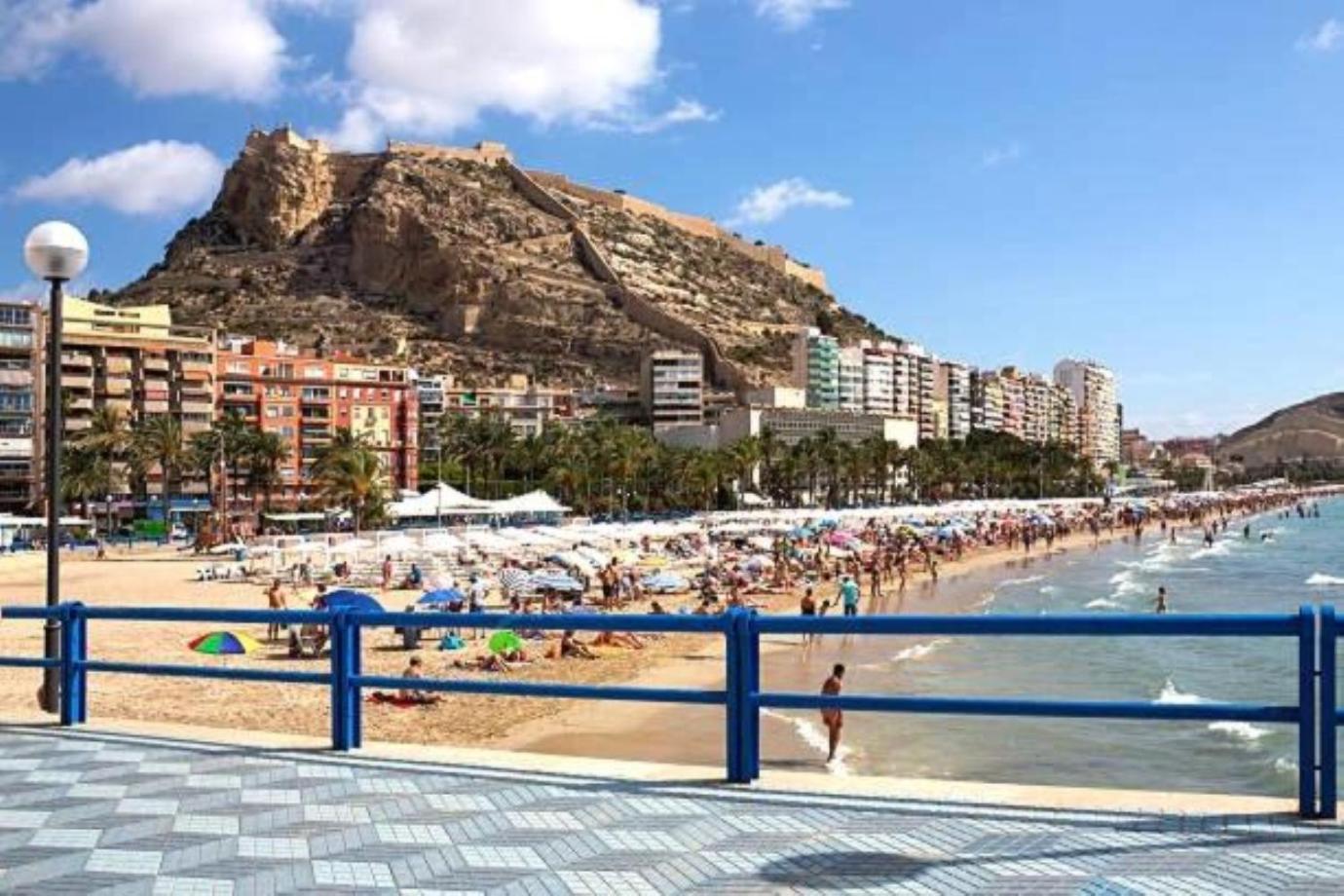 Modern Apartment in Alicante center Beach