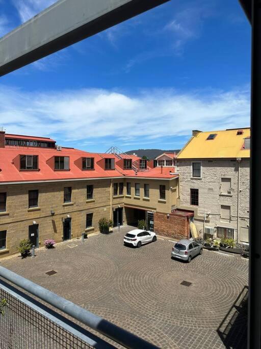 Boxwood IXL Luxe Hobart Waterfront Apartment