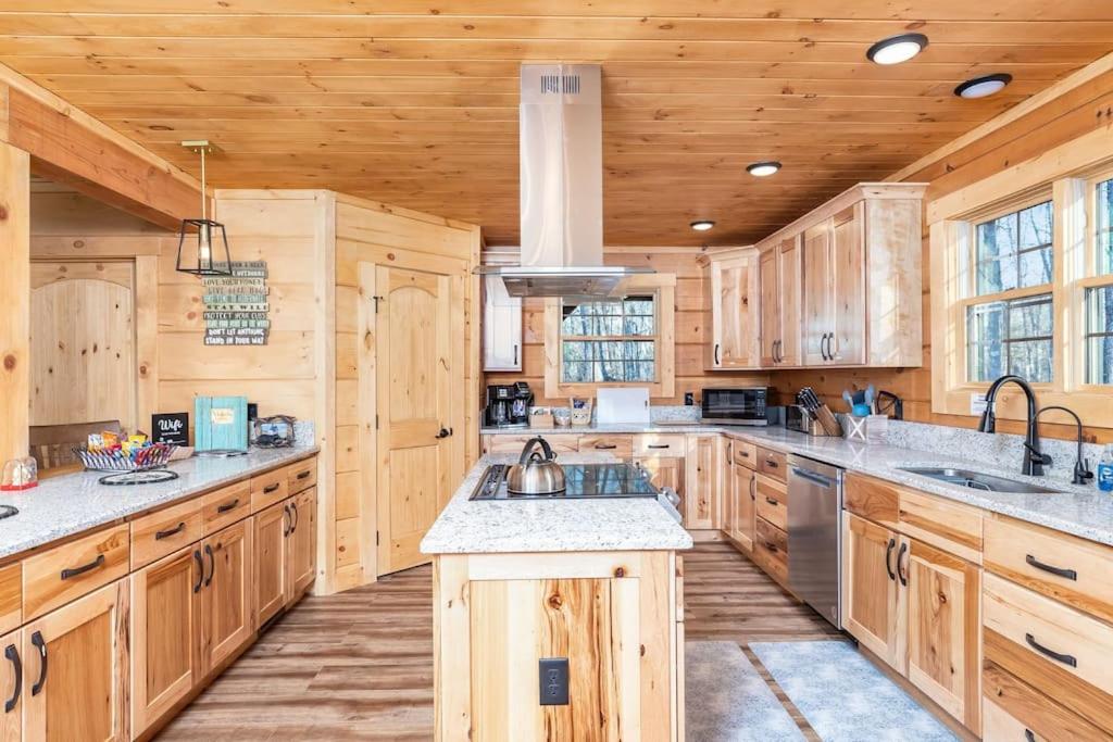 Stunning Sevierville Cabin: Hot Tub w/ View view 4