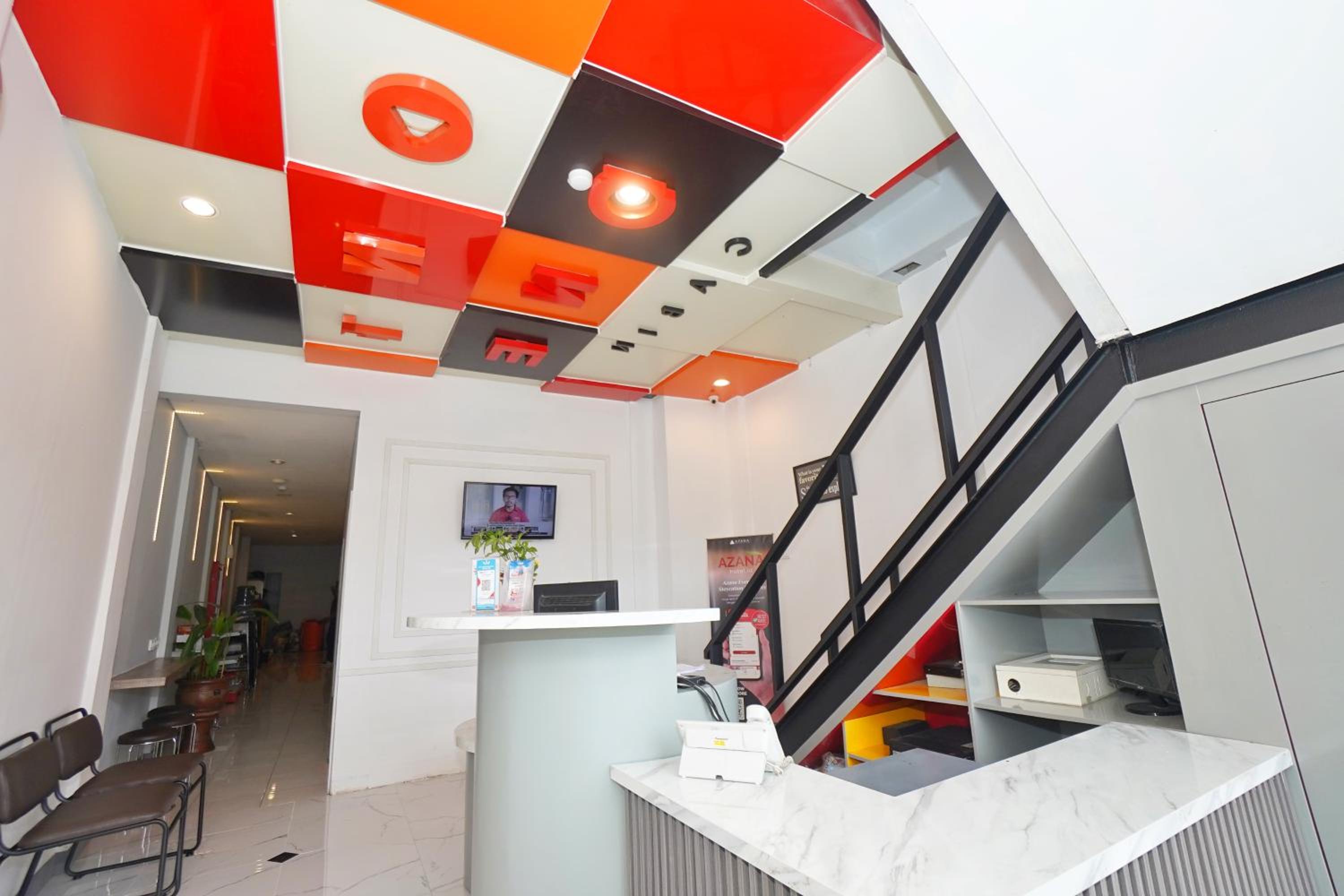 Front One Budget Hotel Tirtonadi Solo