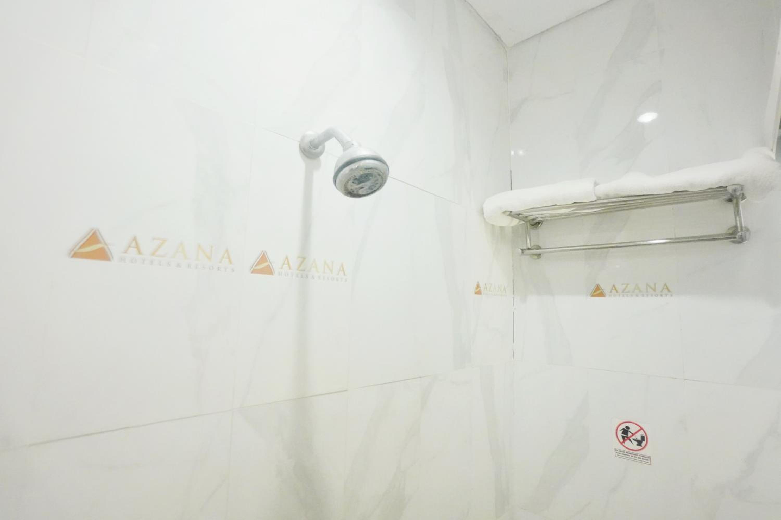 Front One Budget Hotel Tirtonadi Solo