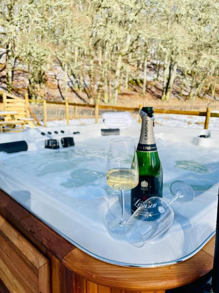 2 bed lodge with private hot tub in Aviemore view 2