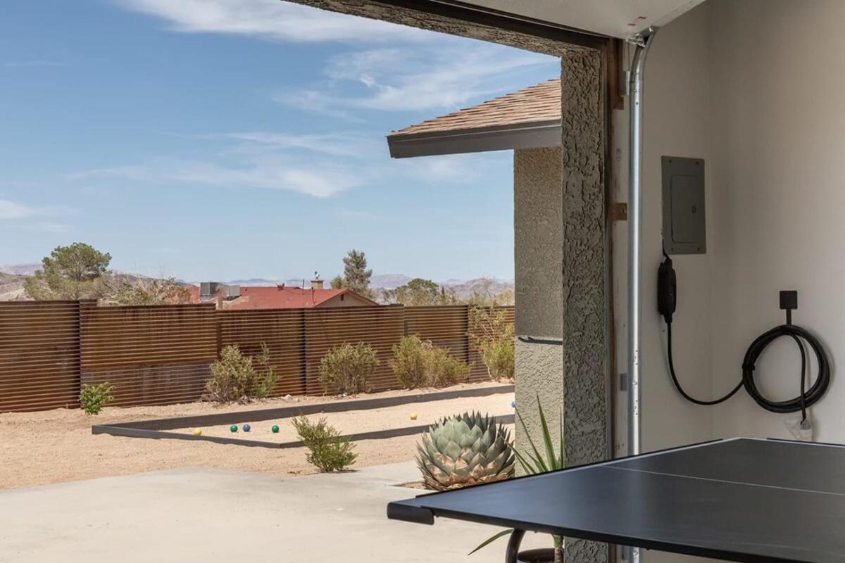 Dagger Tree Oasis l Integratron 5Bed and Cowboy Pool view 5