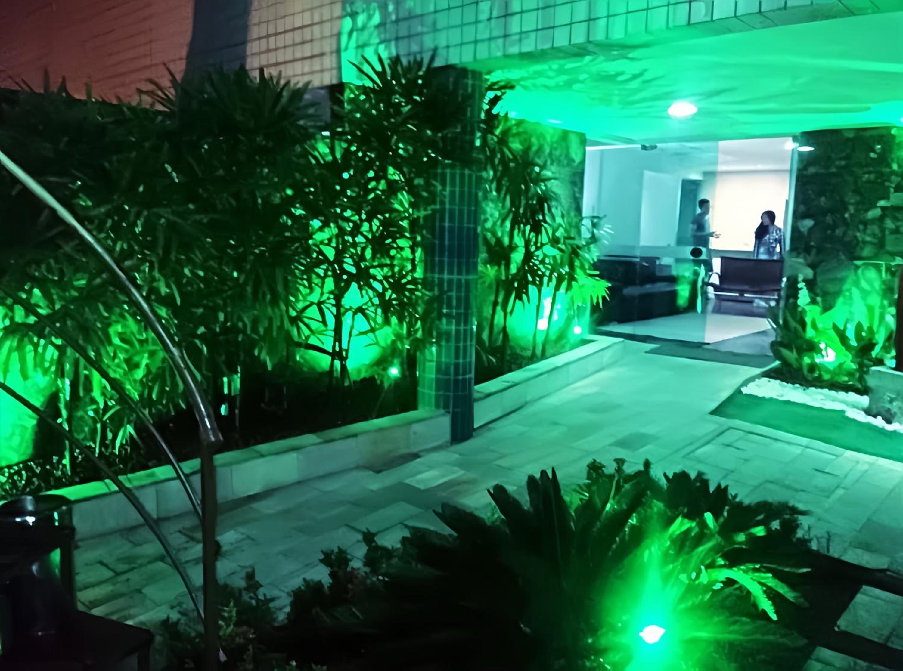 FLAT Praia Boa Viagem - Piscina no ROFTOP - Garagem & WIFI - REFORMADO - Ar condicionado - 24H CHECK IN - Shopping Recife - Enxoval Incluso