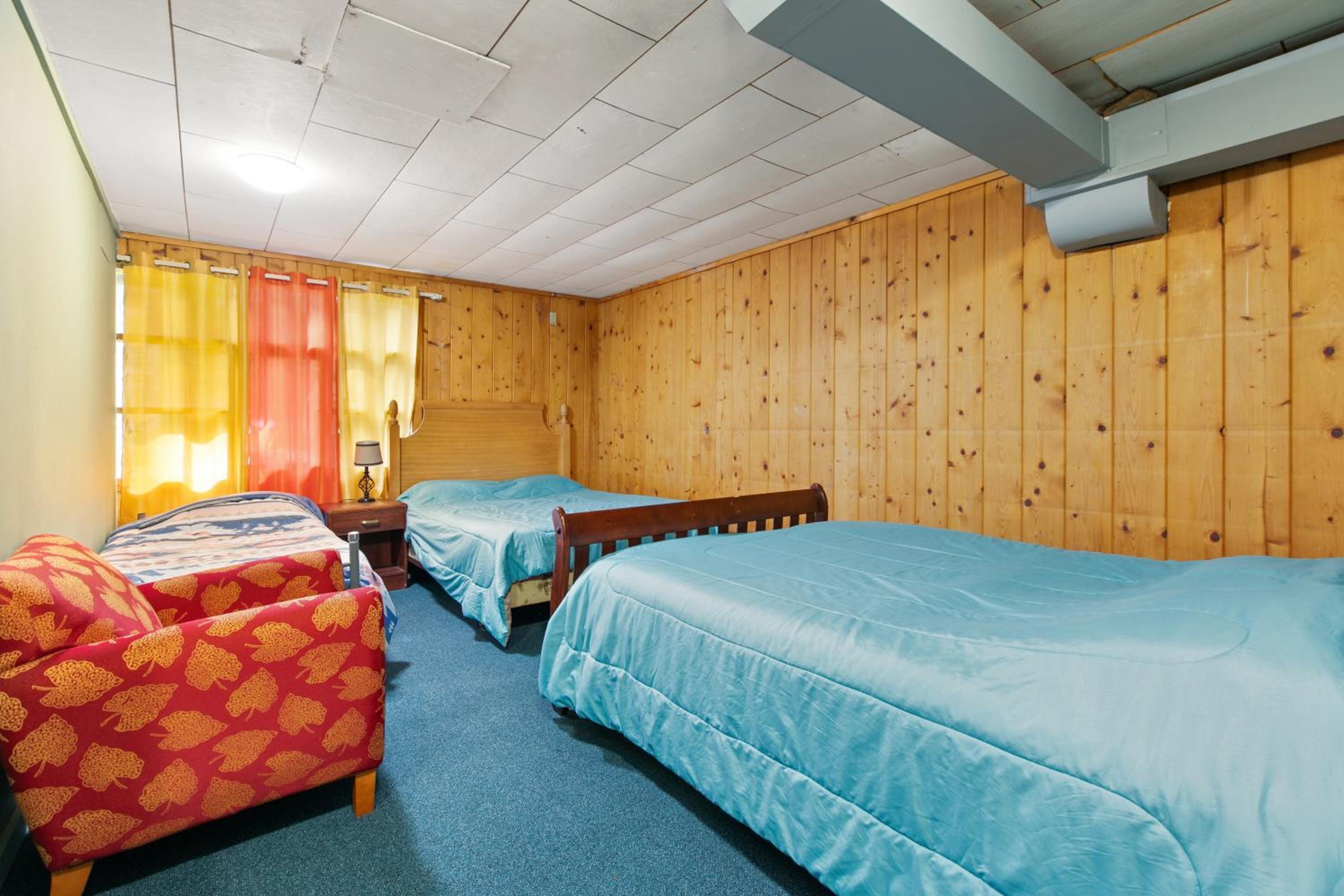 Front Lodge at Rainier Lodge, 1 min drive to Mt Rainier entrance view 4