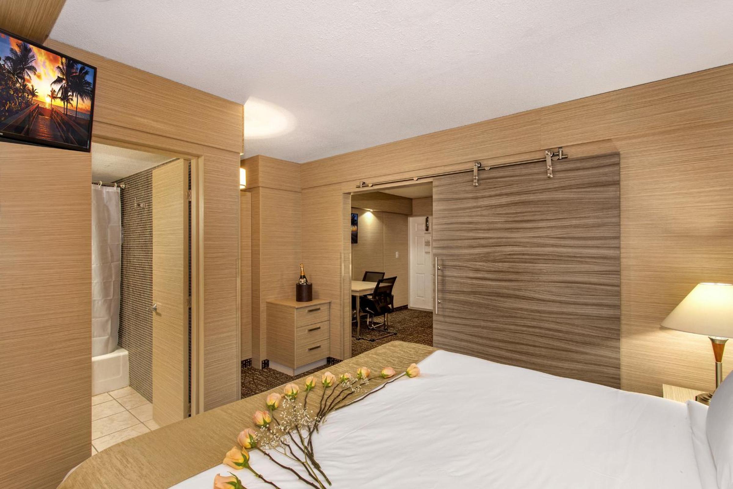 Fort Lauderdale Vacations - Ocean Beach Palace - Property Image 3