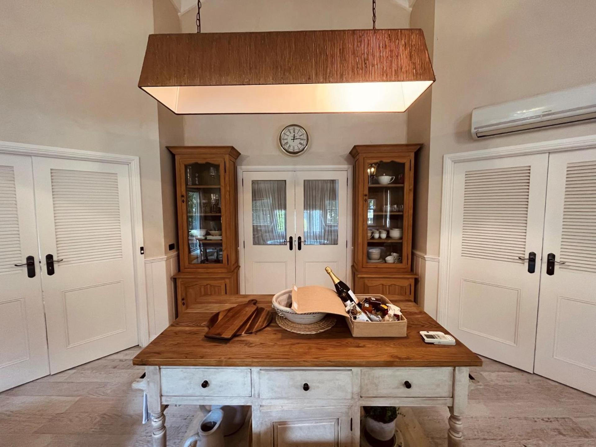 Collins Cottage - Luxury Accommodation