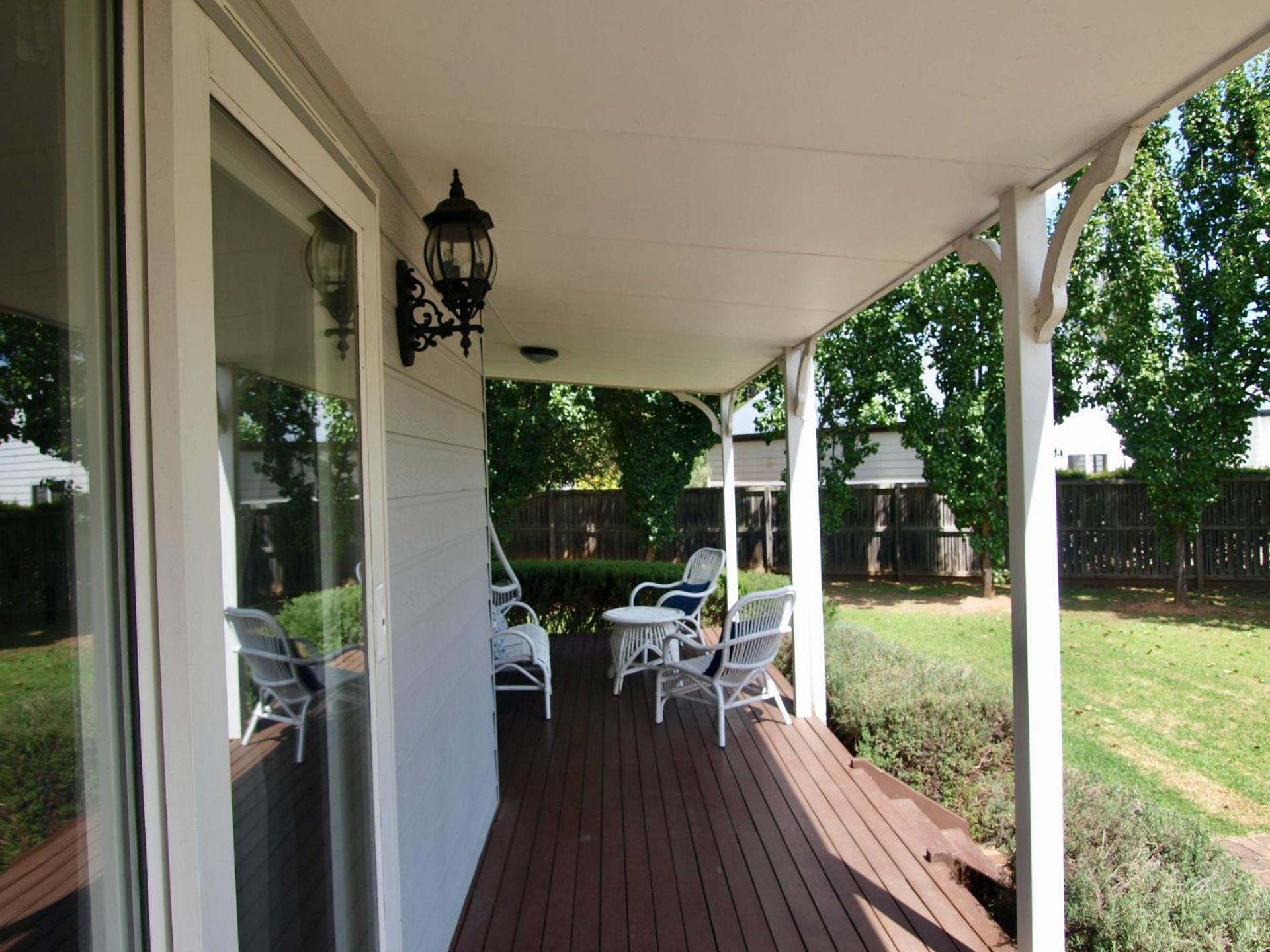 Collins Cottage - Luxury Accommodation