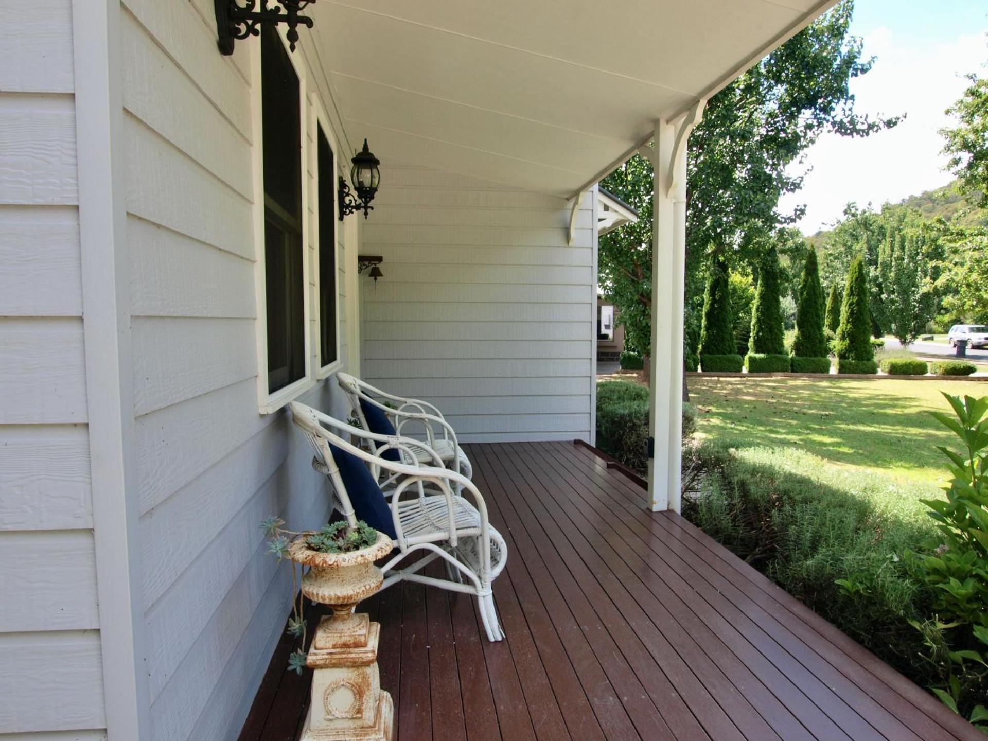 Collins Cottage - Luxury Accommodation
