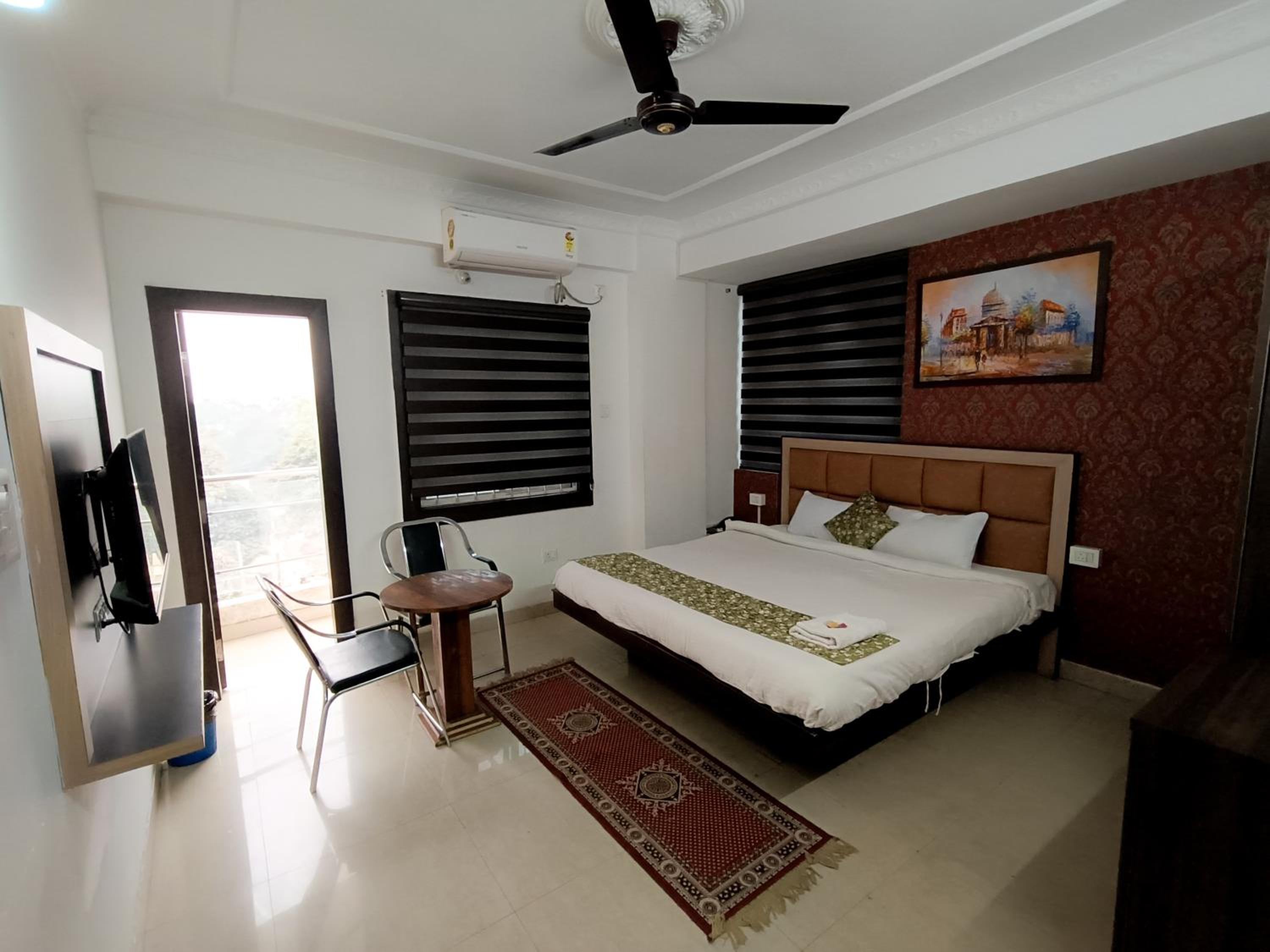 StayVilla Royal Executive Rooms