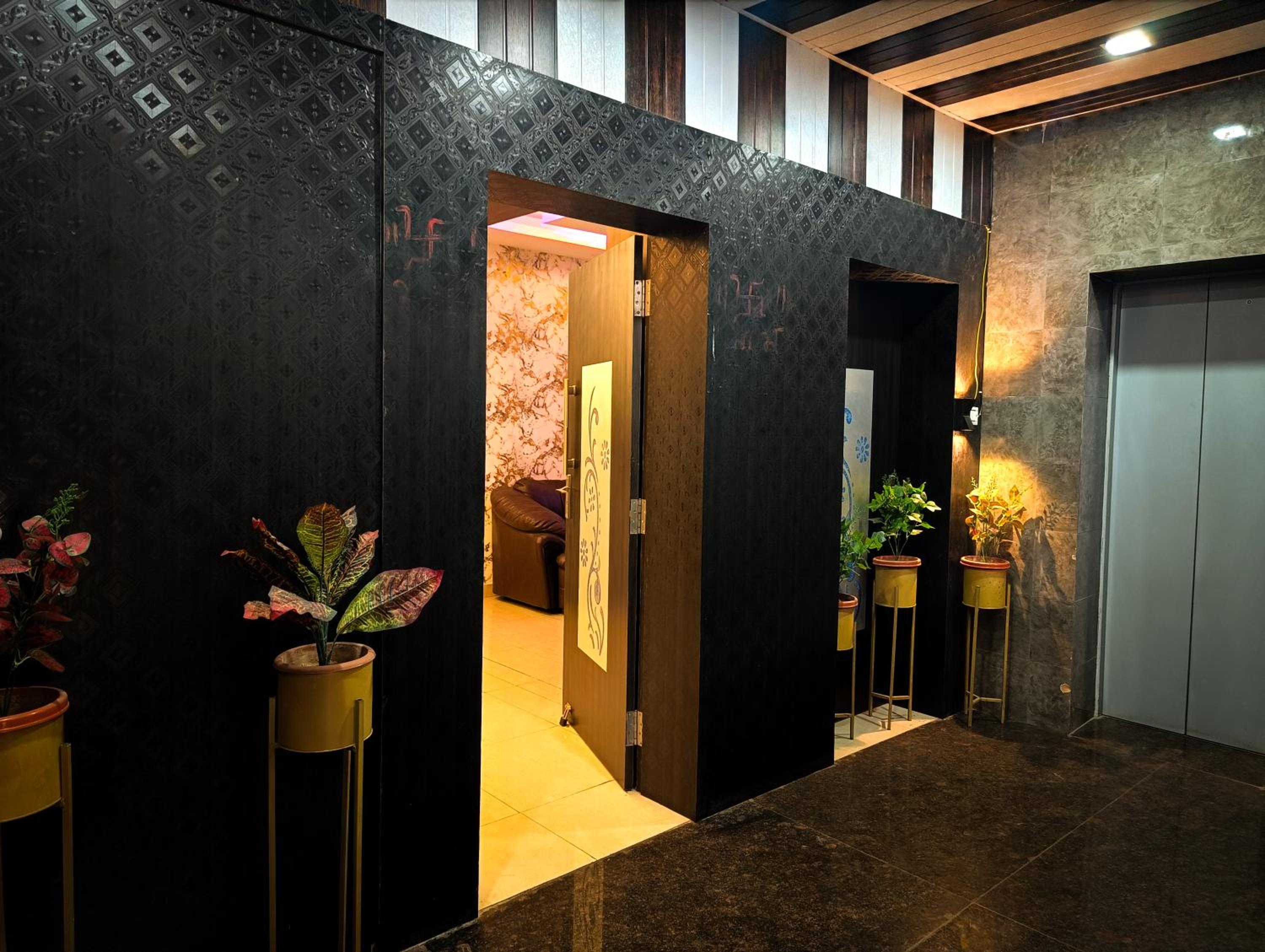 StayVilla Royal Executive Rooms