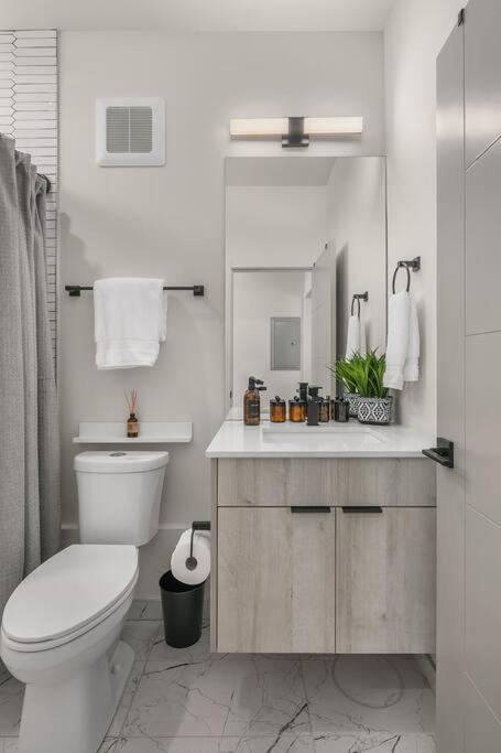 Emerald City Chic - 2Bed&2Bath Townhouse view 4