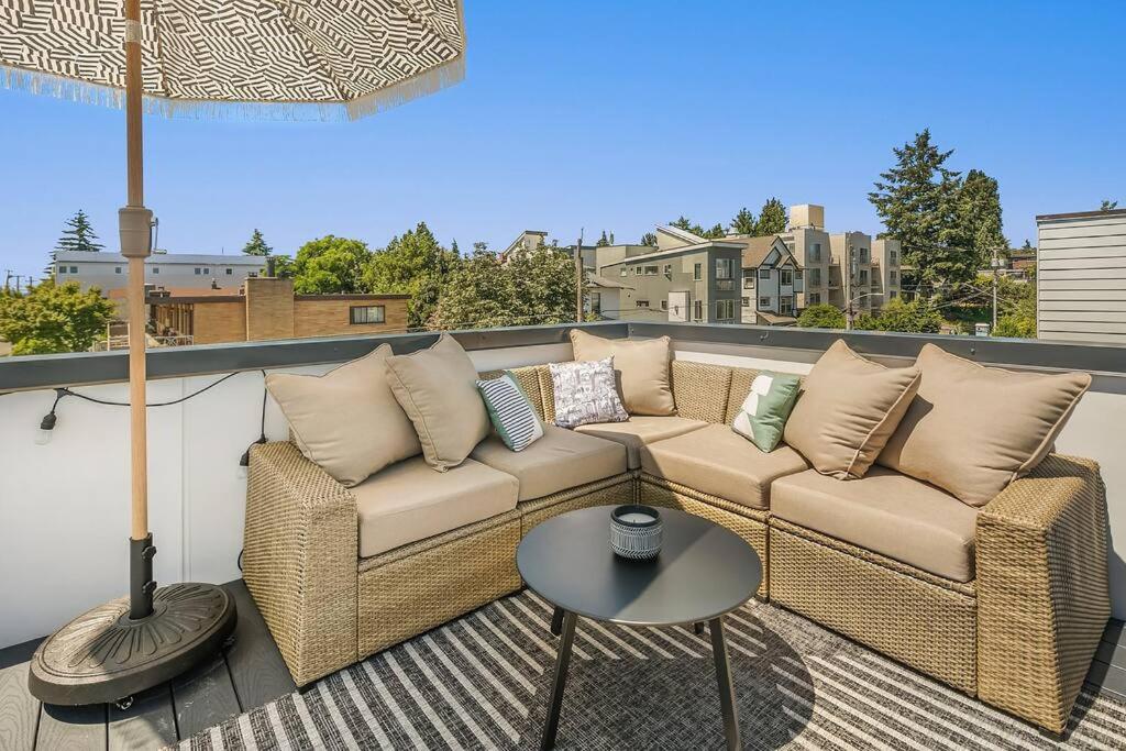 Emerald City Chic - 2Bed&2Bath Townhouse view 5