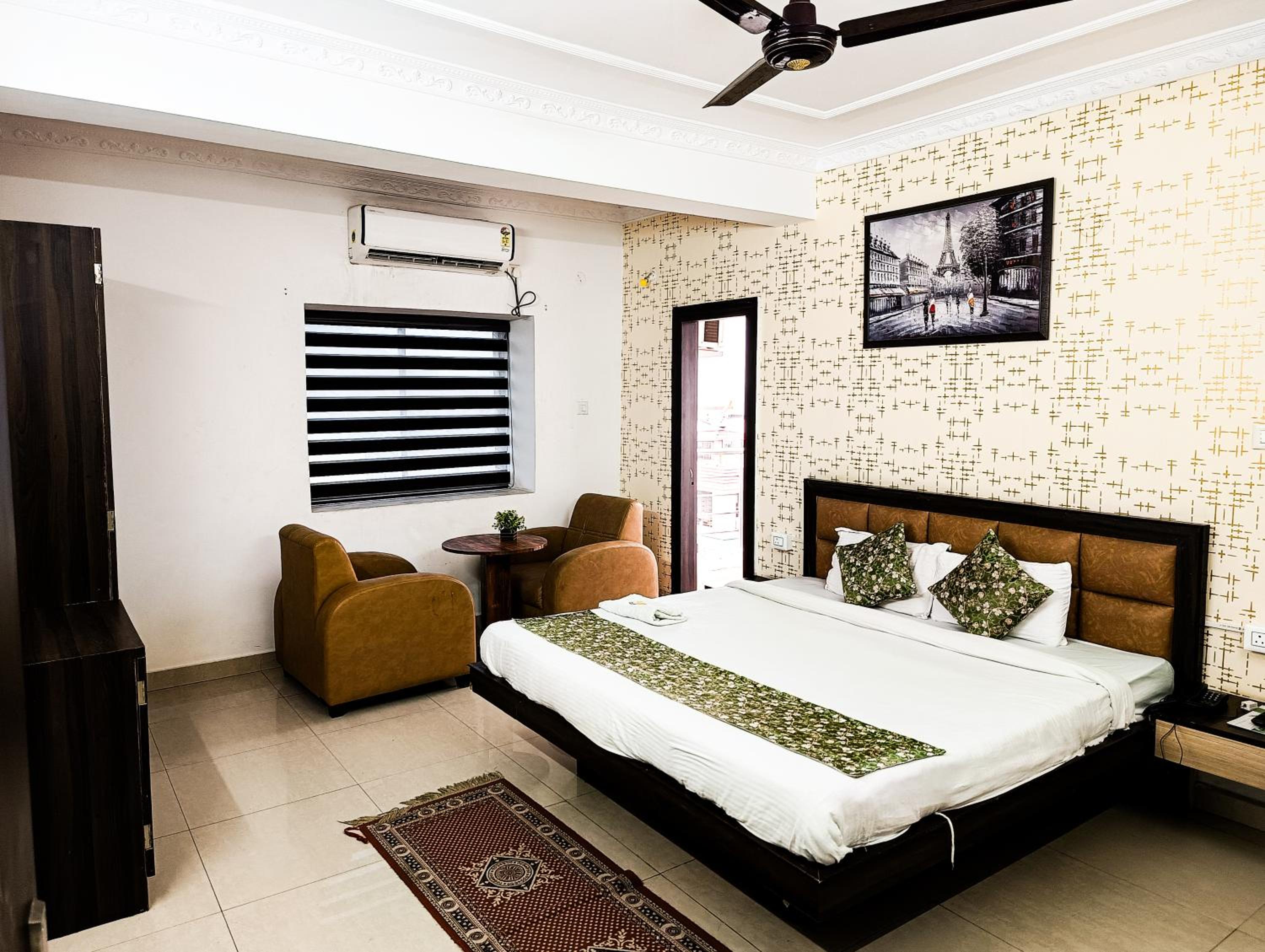 StayVilla Royal Executive Rooms