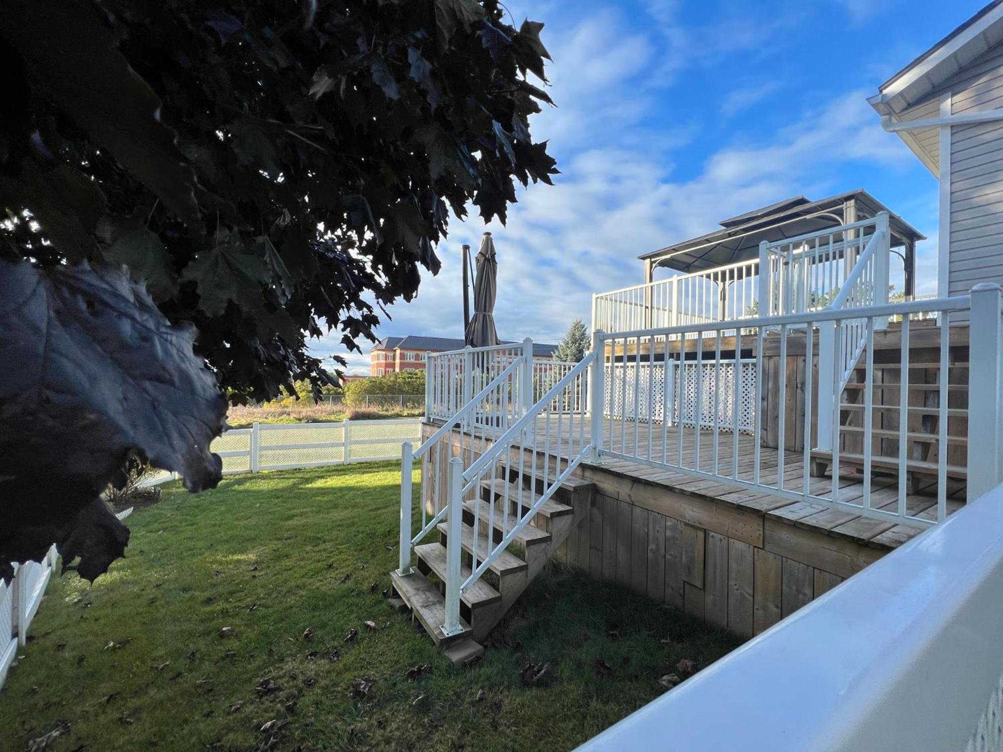 Arbour Ridge Vacation Home - Trail View! 5 bedrooms, 8 beds