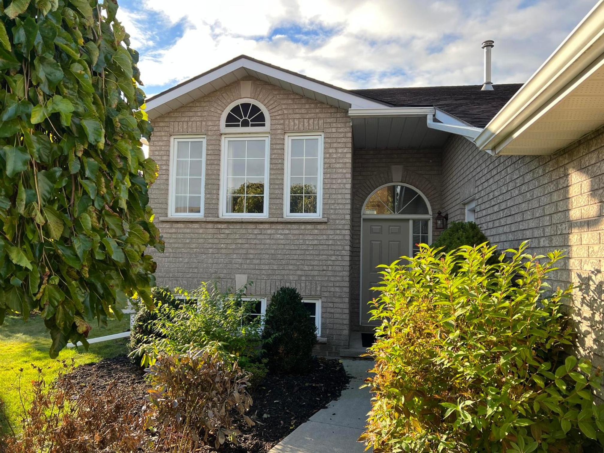 Arbour Ridge Vacation Home - Trail View! 5 bedrooms, 8 beds