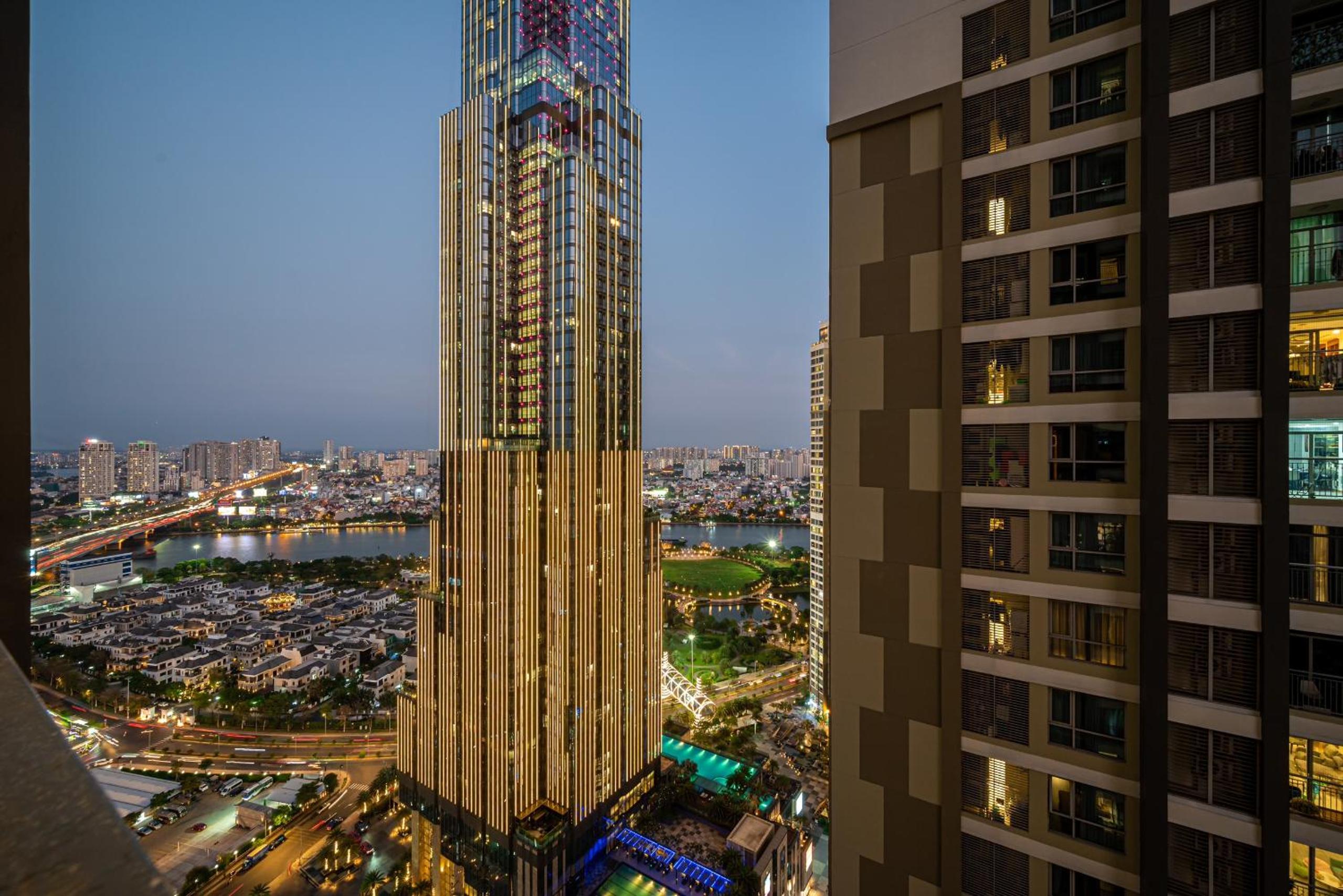 Luxury Apartment at Vinhomes Central Park