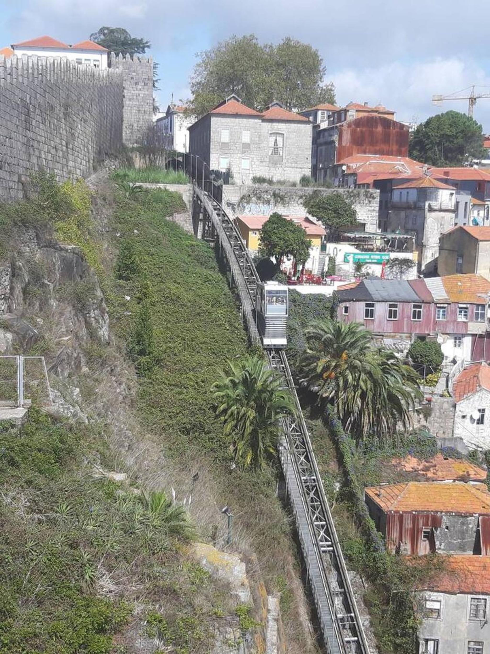 Cozy Apartment in Porto 40 m² with Closet view 4
