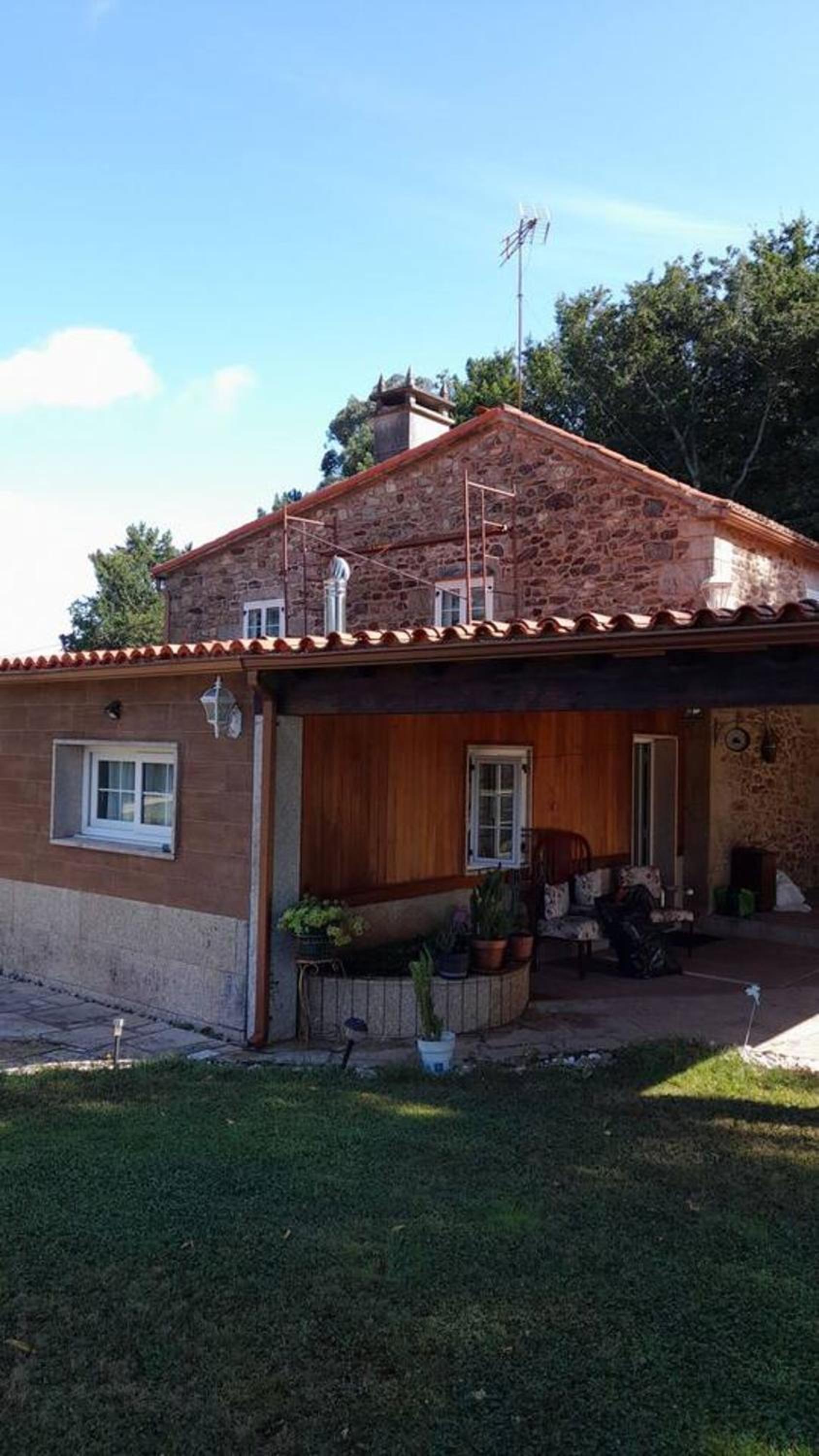 Charming Chalet in A Estrada with Private Pool