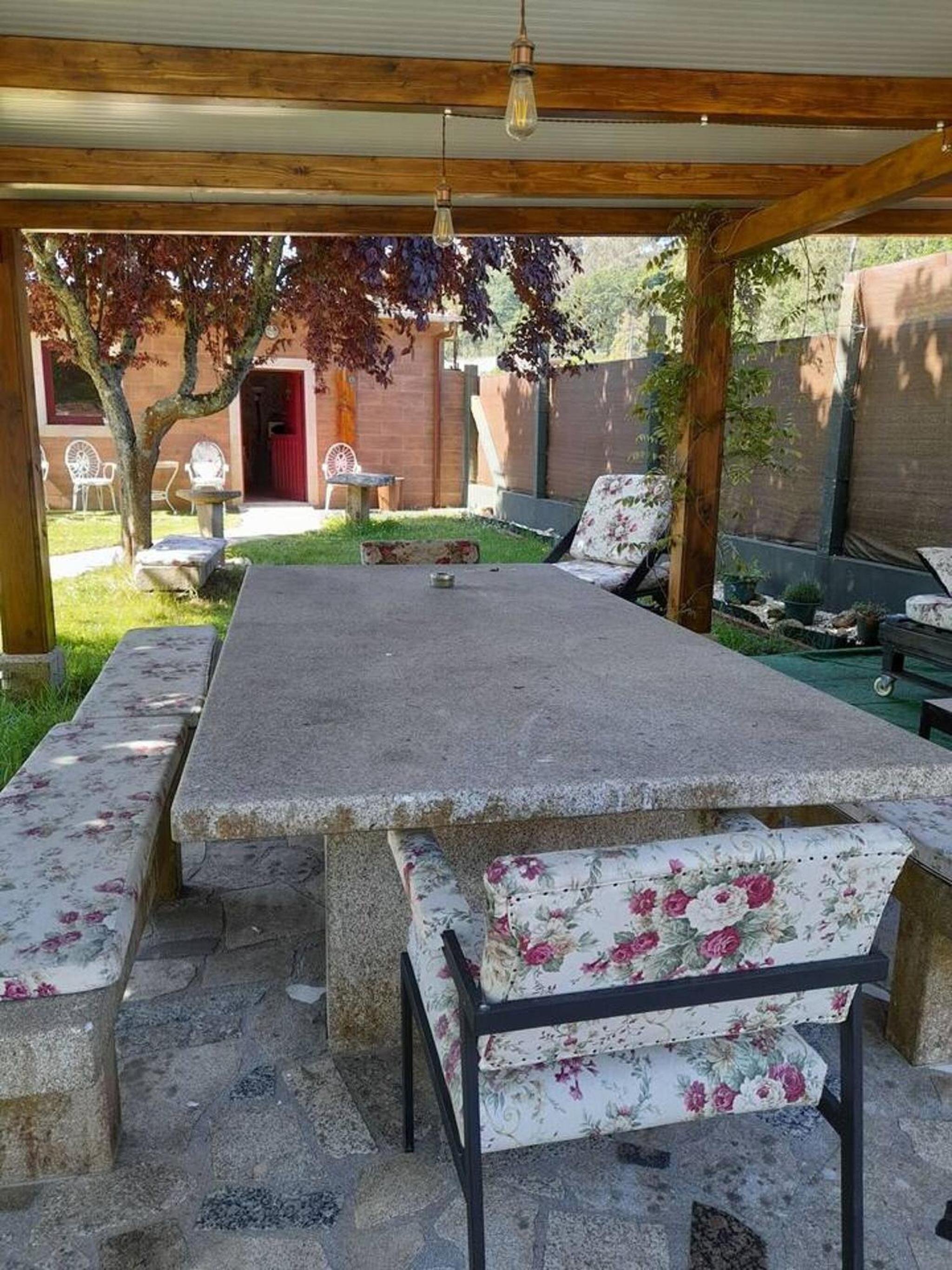 Charming Chalet in A Estrada with Private Pool