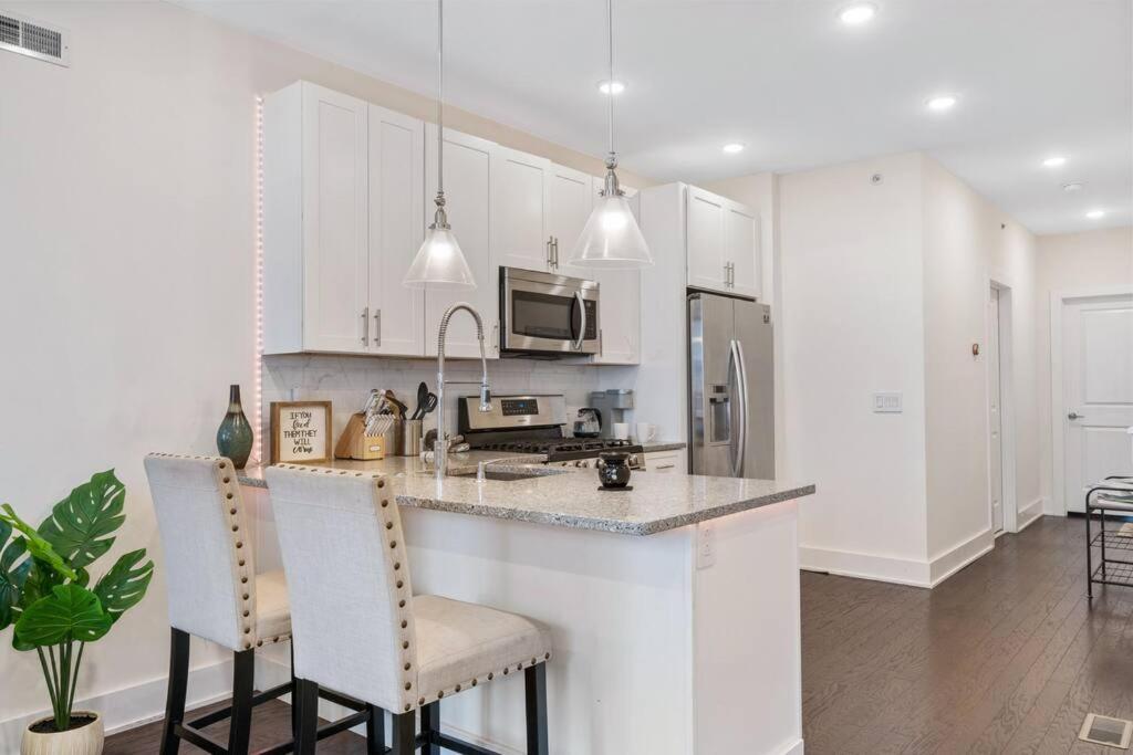 Luxurious & Spacious 3Bed/3Bath with Outdoor Patio view 4