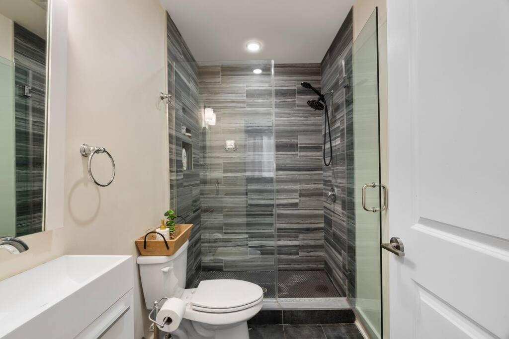 Luxurious & Spacious 3Bed/3Bath with Outdoor Patio view 5