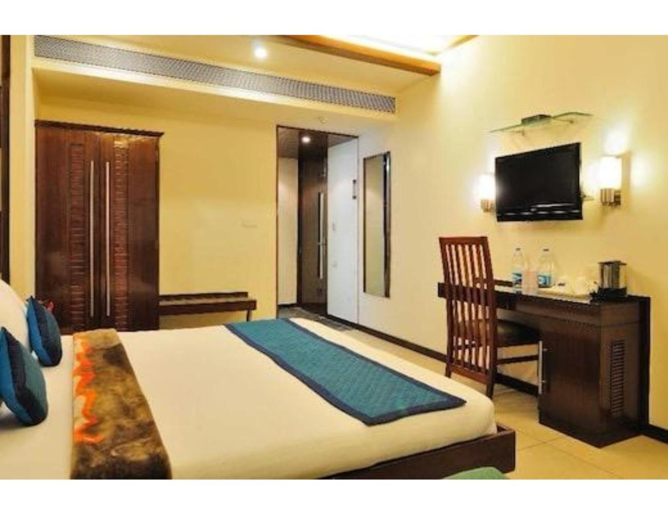 Hotel The Tulip ,Chandigarh view 5
