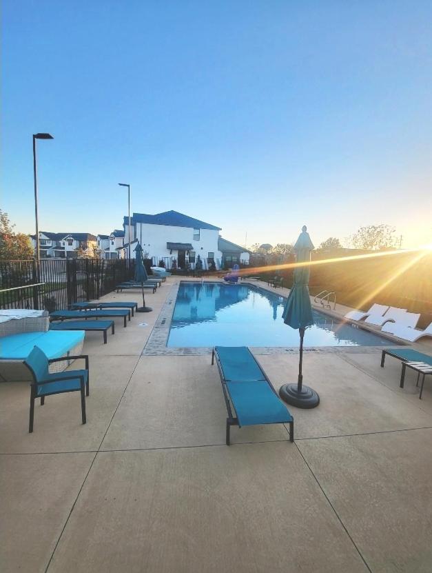 Luxury 3 bedrooms 3 bathrooms view 2