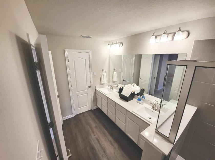 Luxury 3 bedrooms 3 bathrooms view 4