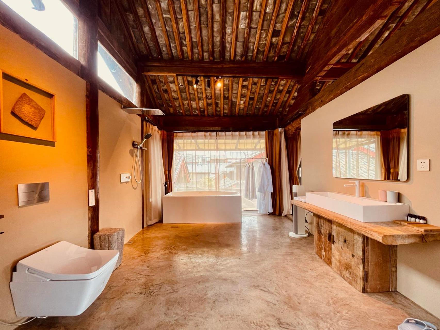 Qushe Snowy Mountain View Art B&B