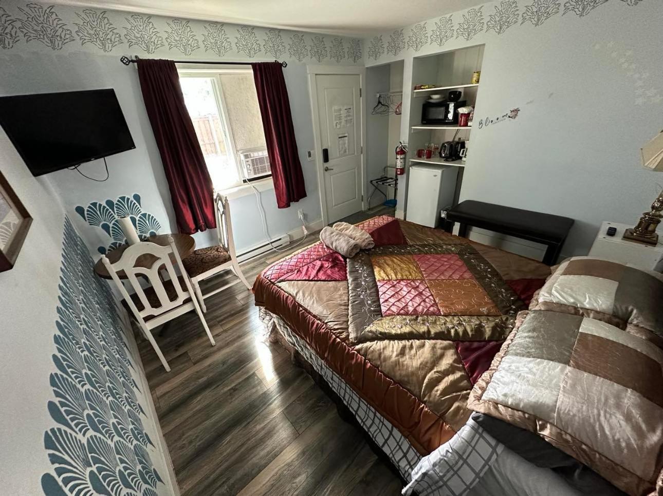 Guest Suite - Private Retreat - J-1