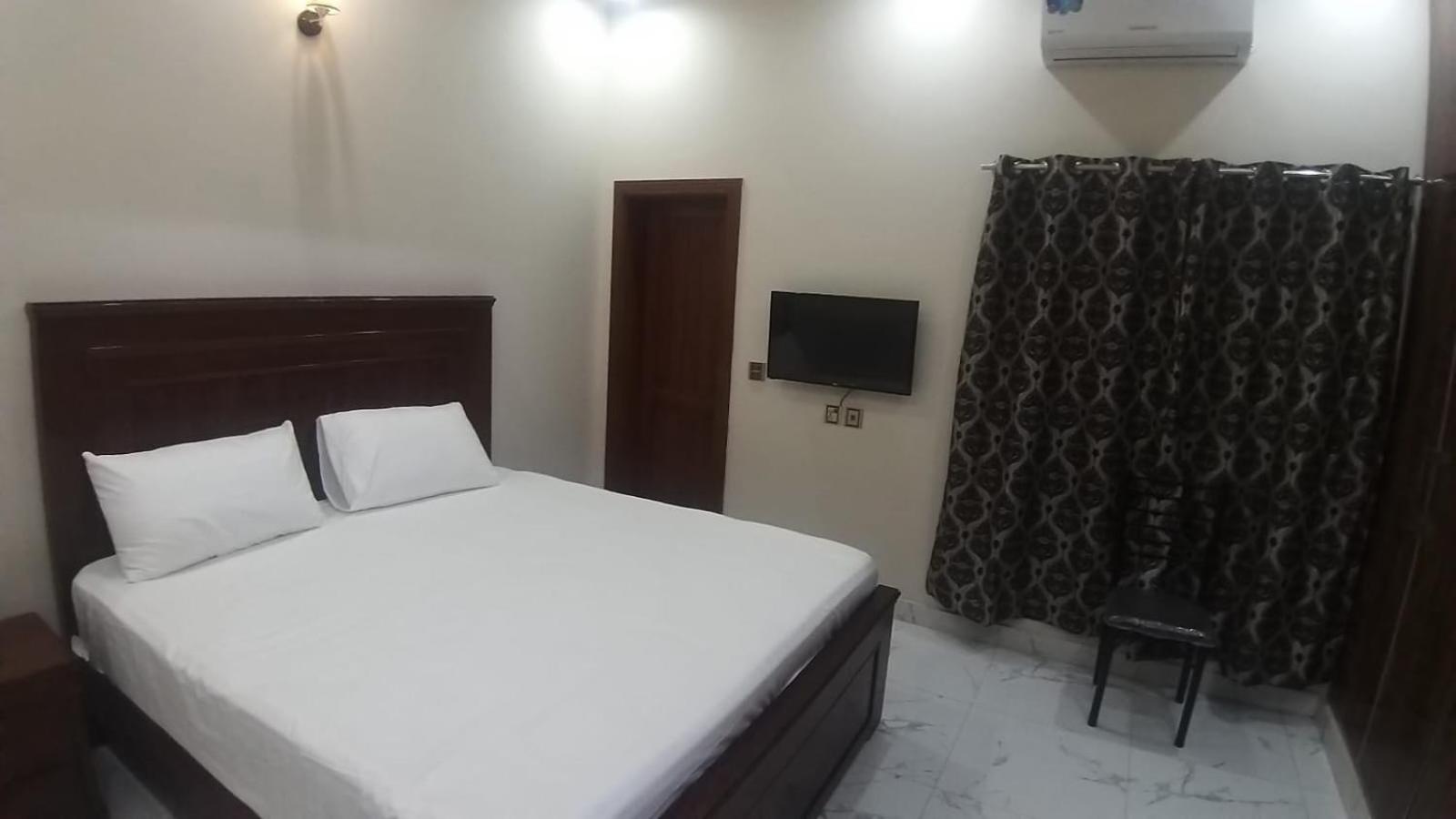 7-Bedroom Vacation Home in Johar Town view 4