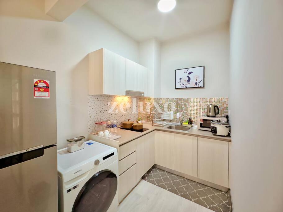 #11 Jesselton Quay City Pads Seaview by Zeluxo photo 2