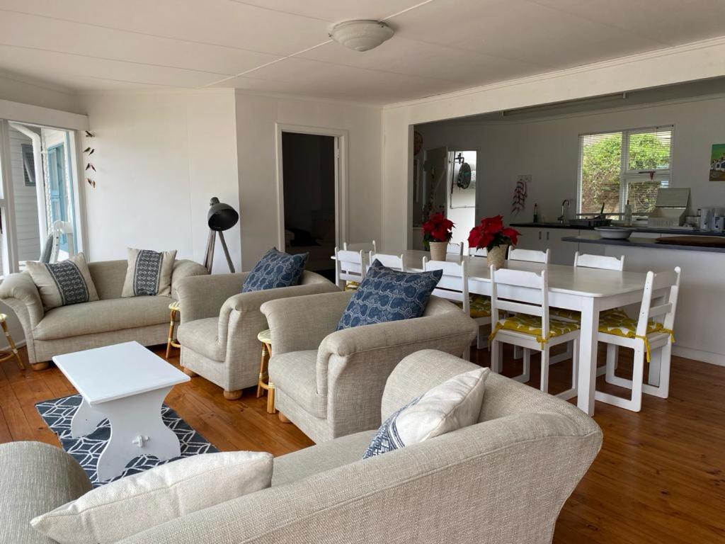 MakiSaki Beach House
