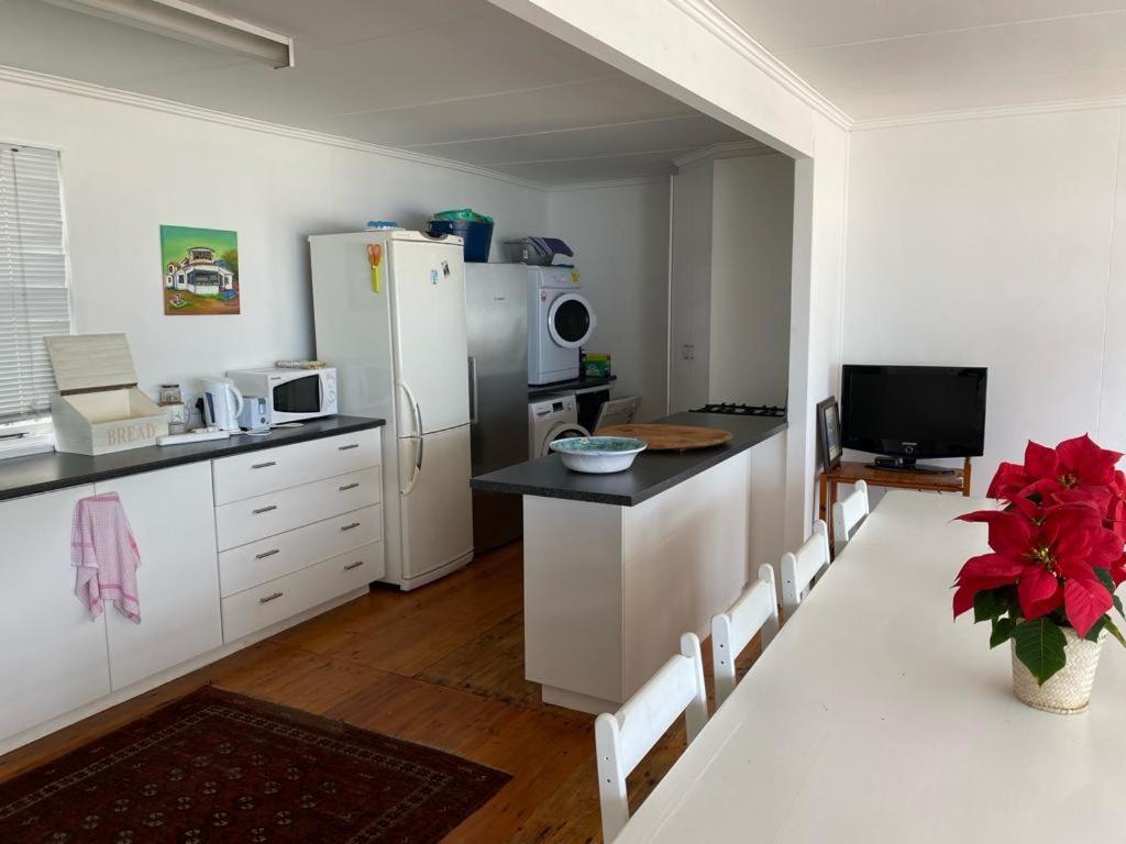 MakiSaki Beach House