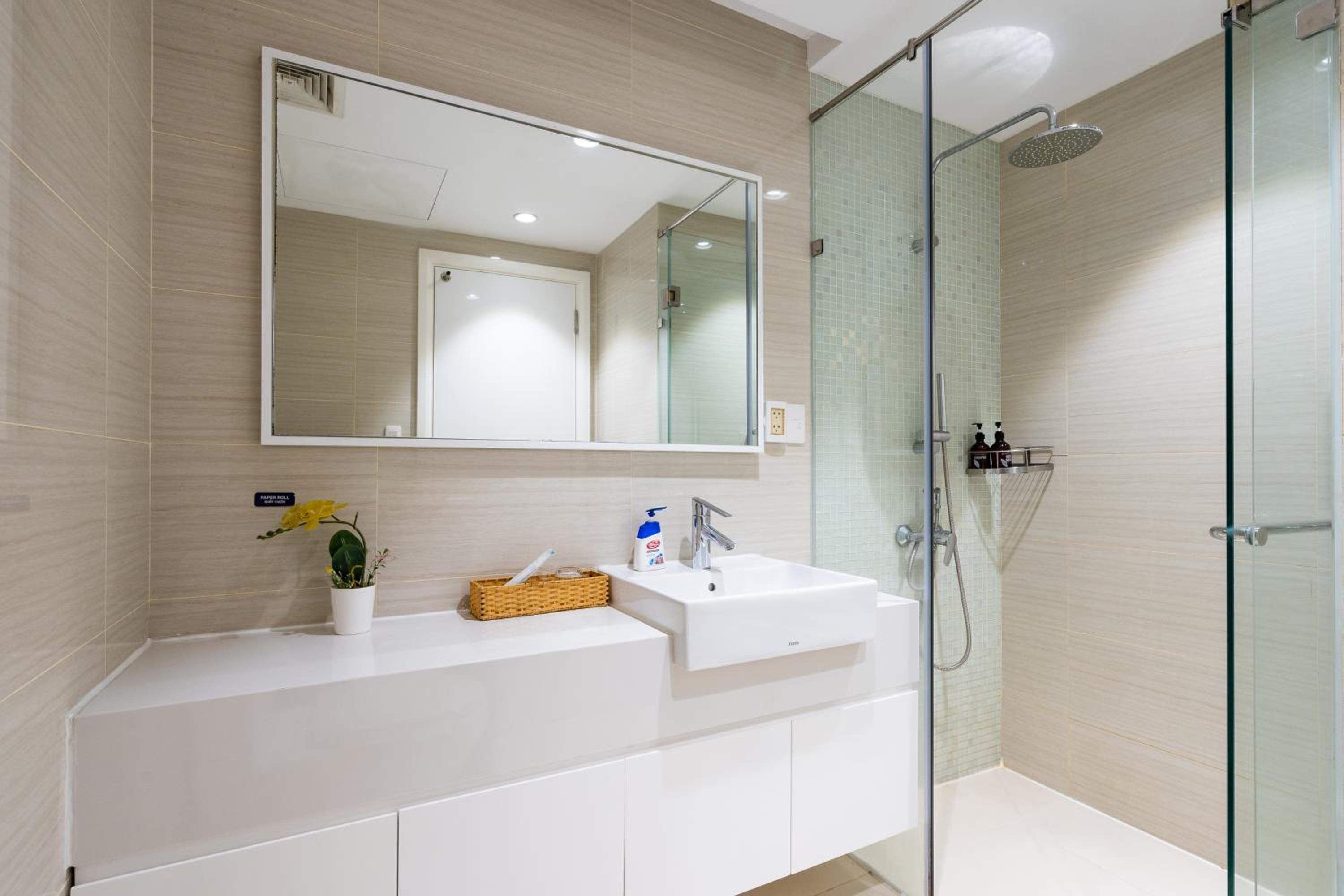 Tracy Ben Thanh Tower