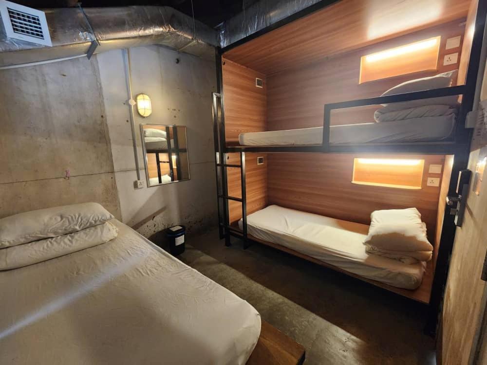 Chinatown Hostel by Mingle - Rooftop Private Jacuzzi with Bar