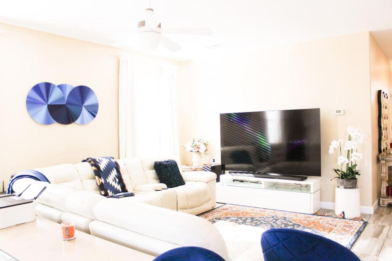 Champion Gate Villa 6 bedroom and nice pool