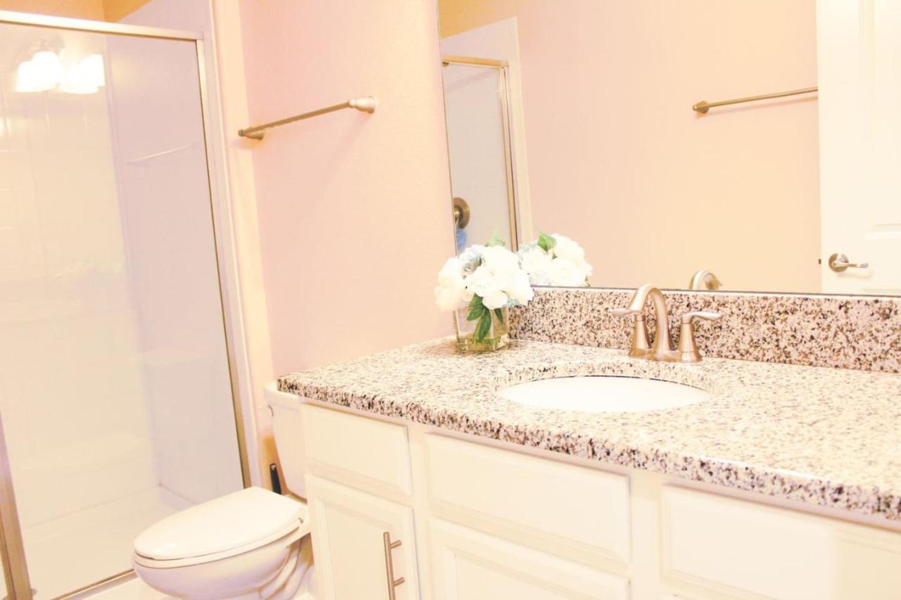 Champion Gate Villa 6 bedroom and nice pool