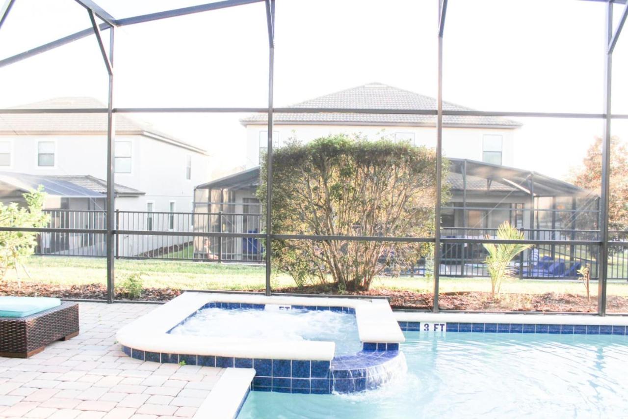 Champion Gate Villa 6 bedroom and nice pool