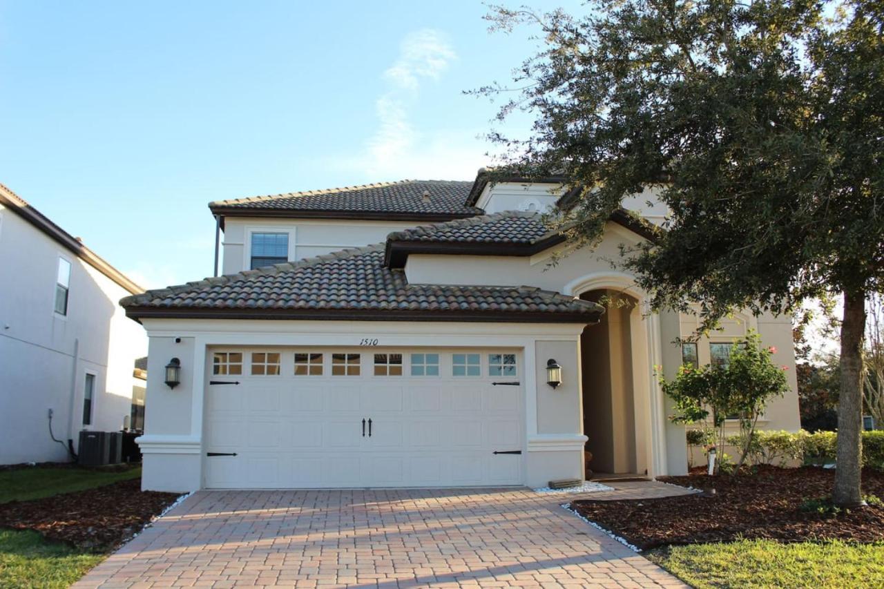 Champion Gate Villa 6 bedroom and nice pool