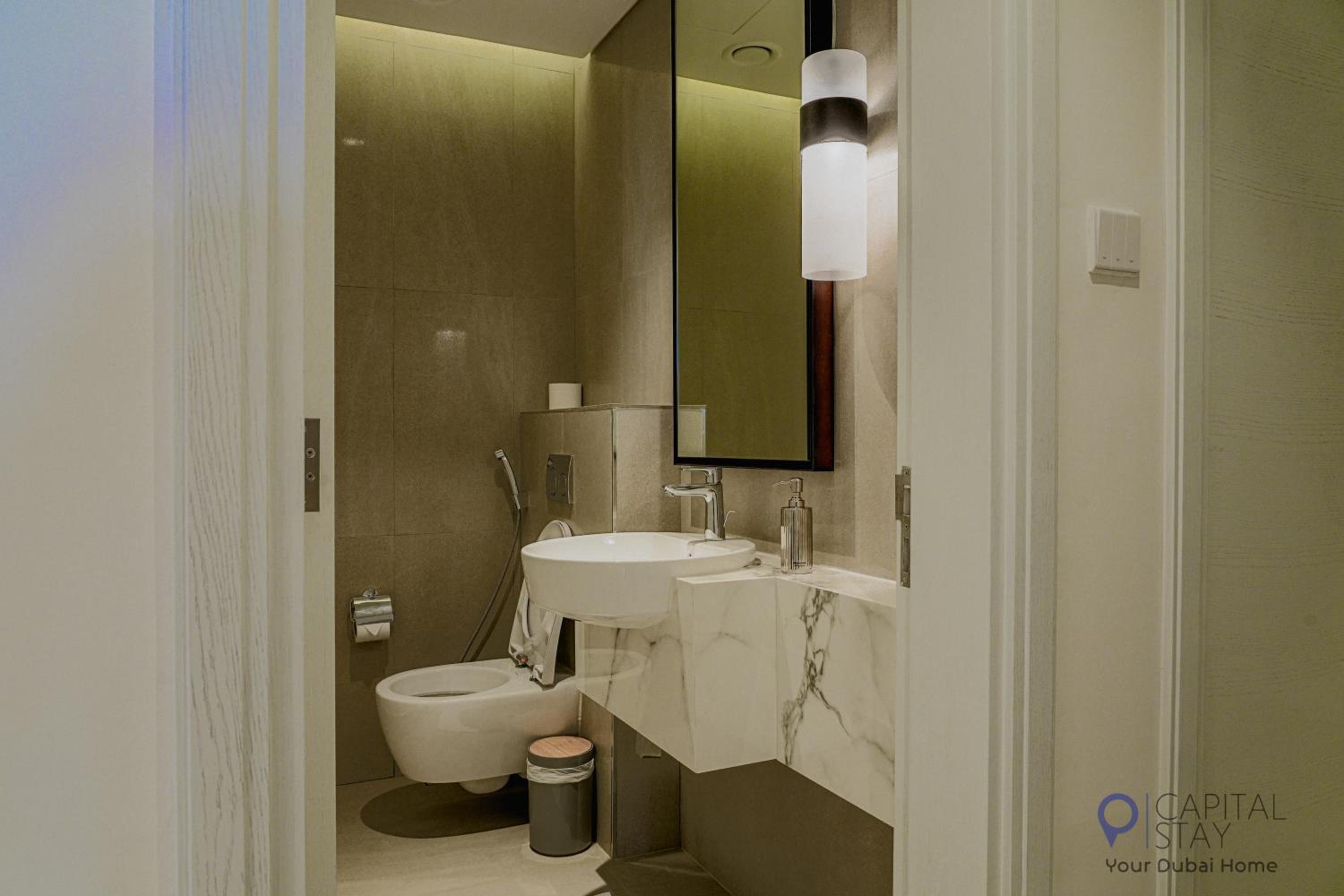 Capital Stay- Private Two Bed Apartment - The Address Beach Resort Residences Fujairah