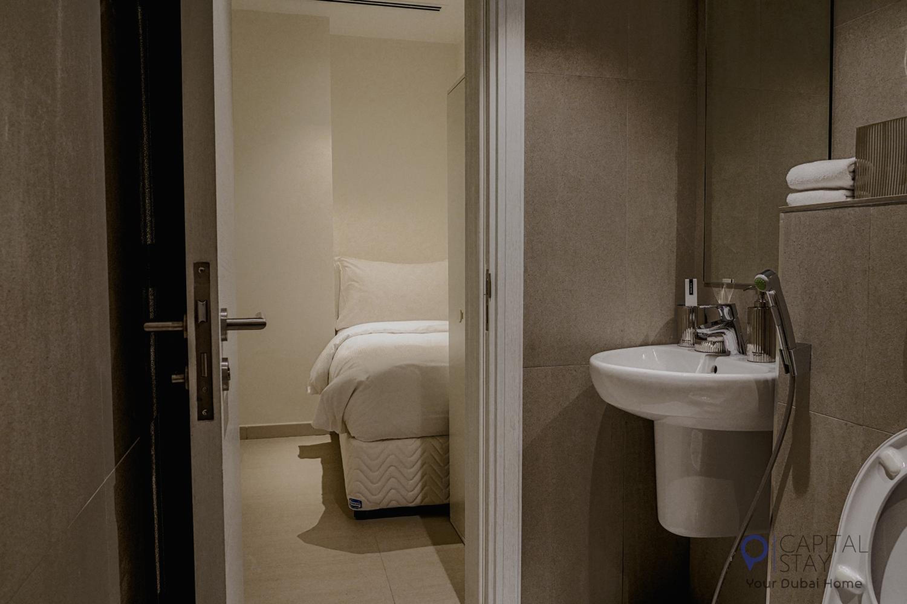 Capital Stay- Private Two Bed Apartment - The Address Beach Resort Residences Fujairah